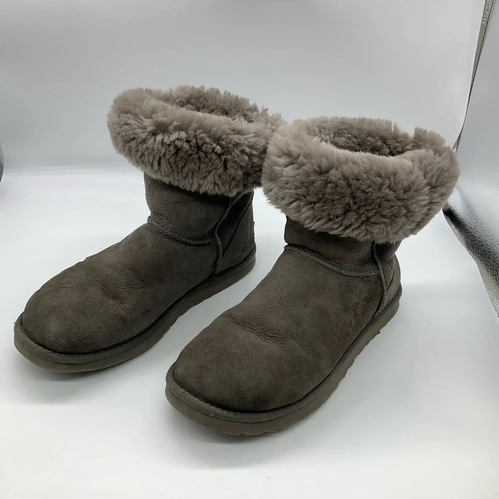 UGG MID CALF‎ BOOTS
